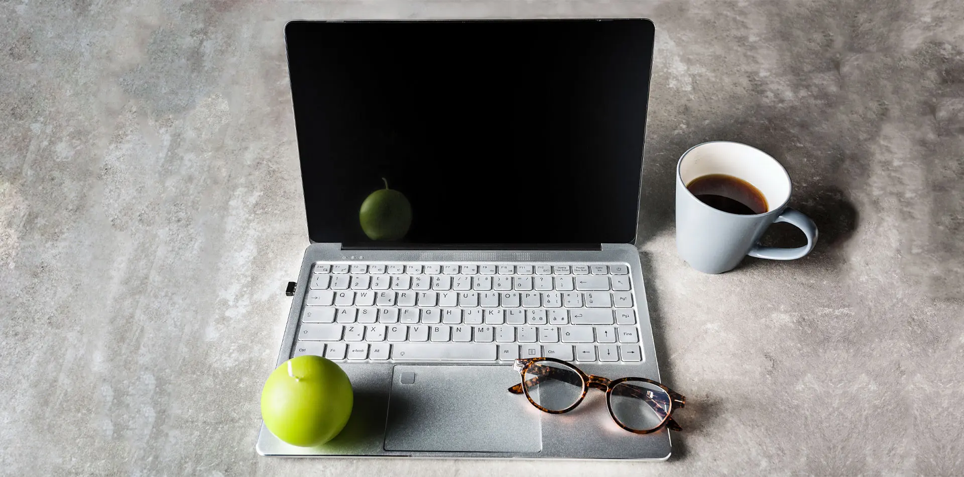 Foto oggetti simbolici newsletter